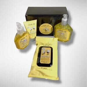 NIB Bella B Baby Gift Set, Diaper Wipes, Shampoo, Daily Moisturizer, Bubble Bath